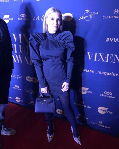 BABYMAGE: Louise Angelica Riise viste frem babymagen på rød løper torsdag kveld. Foto: Julie Solberg / Se og Hør BABYMAGE: Louise Angelica Riise viste frem babymagen på rød løper torsdag kveld. Foto: Julie Solberg / Se og Hør